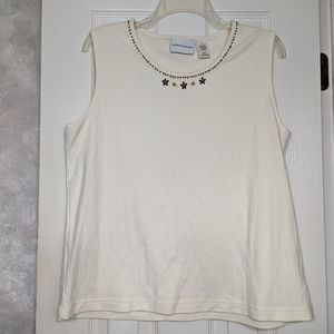 Alfred Dunner no sleeve shirt.